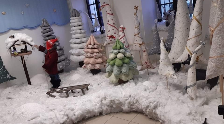 The Christmas exhibition of Tábor Town Hall was covered with "snow" made from TESIL® polyester fibres from SILON